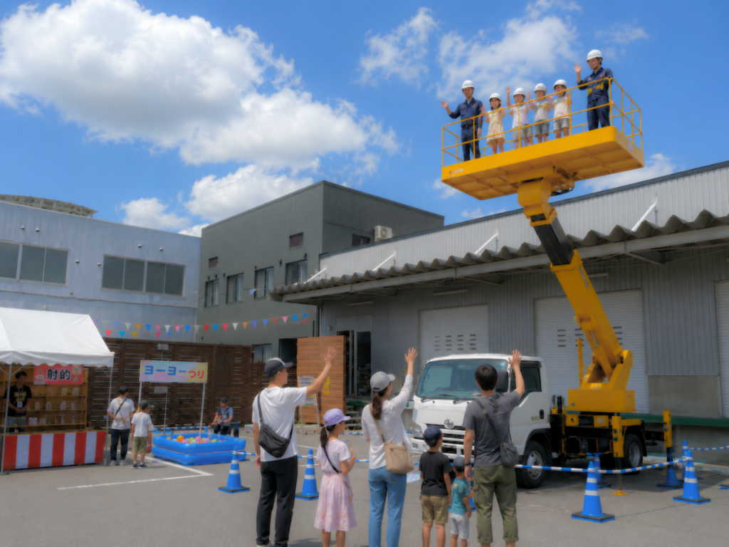感謝祭 高所作業車乗車体験